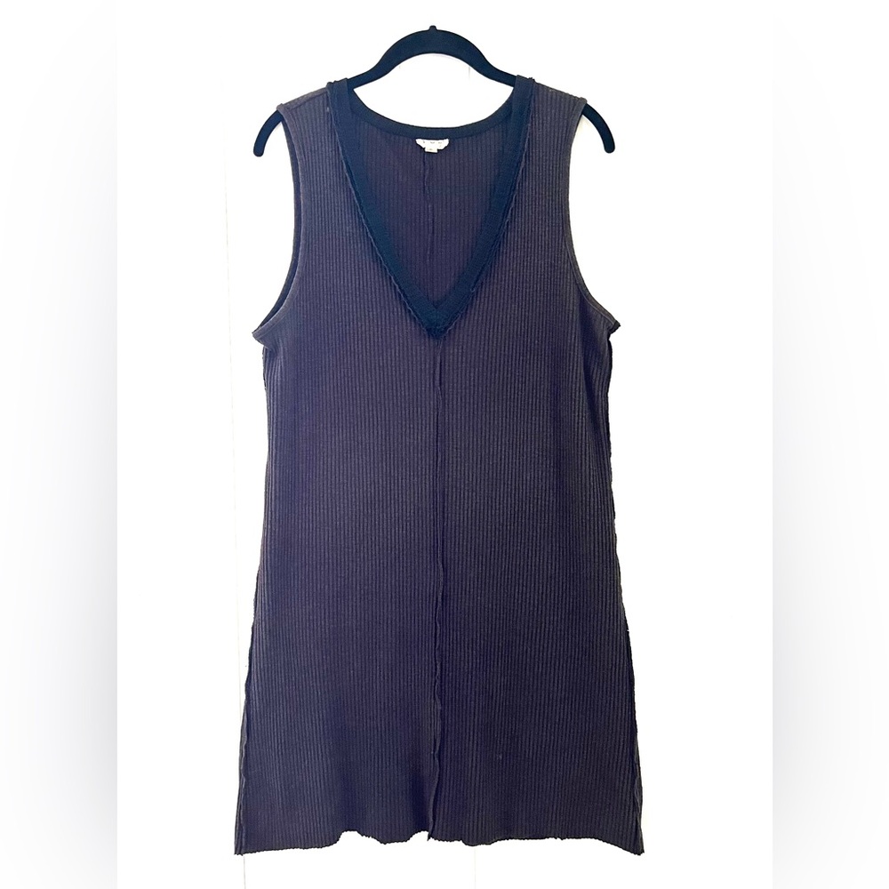 Pol Black Ribbed Sleeveless V-neck Shift Dress, Sz S (P2P 19”)